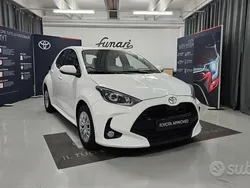 Bianco Usata 2023 Toyota Yaris Active Tre volumi | 18.000 € (Buon prezzo)