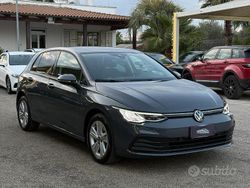 Grigio Usata 2023 VW Golf Style Tre volumi | 19.900 € (Buon prezzo)