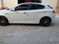 Bianco Usata 2014 Alfa Romeo Giulietta Exclusive Due volumi | 9499 € (Cara)