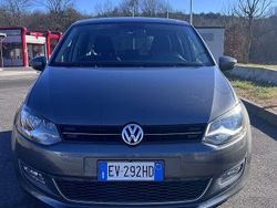 Usata 2014 VW Polo Comfortline Tre volumi | 8900 € (Buon prezzo)