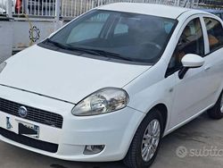 Bianco Usata 2007 Fiat Grande Punto Dynamic Due volumi | 2000 € (Buon prezzo)