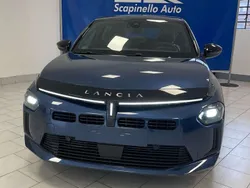 Vernice blu lancia tetto nero Nuova 2024 Lancia Ypsilon Due volumi | 24.900 € (Molto cara)
