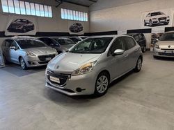 Argento Usata 2015 Peugeot 208 Allure Due volumi | 5450 € (Buon prezzo)