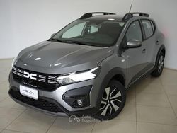 Grigio schiste Nuova 2025 Dacia Sandero Expression Due volumi | 17.290 € (Buon prezzo)