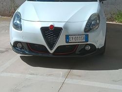 Usata 2015 Alfa Romeo Giulietta Due volumi | 9500 € (Buon prezzo)