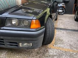 Nero Usata 1994 BMW 318 Efficient Dynamics Tre volumi | 5500 €