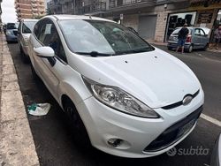 Bianco Usata 2009 Ford Fiesta Due volumi | 1000 € (Super prezzo)