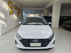 Bianco metallizzato Usata 2023 Hyundai i20 Tre volumi | 16.500 € (Buon prezzo)