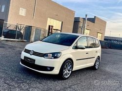 Giallo Usata 2014 VW Touran Highline Monovolume | 8900 € (Buon prezzo)