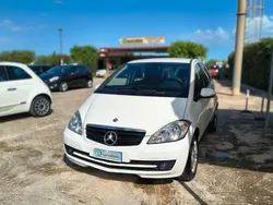 Bianco Usata 2011 Mercedes A160 Style Tre volumi | 6500 € (Molto cara)