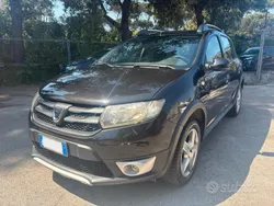Usata 2014 Dacia Sandero Lauréate Due volumi | 3900 € (Super prezzo)