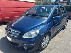 Usata 2011 Mercedes A180 Avantgarde Tre volumi | 2700 € (Buon prezzo)