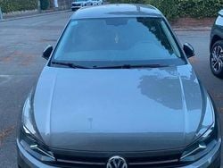 Grigio Usata 2018 VW Polo Comfortline Tre volumi | 11.500 € (Buon prezzo)