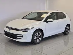 Bianco Nuova 2025 VW Golf VIII Life Tre volumi | 26.900 € (Buon prezzo)