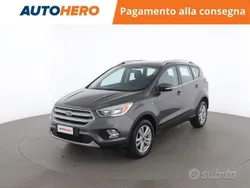 Grigio Usata 2017 Ford Kuga S SUV | 14.199 € (Buon prezzo)