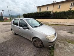 Grigio Usata 2004 Fiat Punto Tre volumi | 1000 € (Buon prezzo)