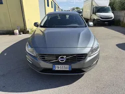 Usata 2018 Volvo V60 R-Design Momentum Station wagon | 8900 €
