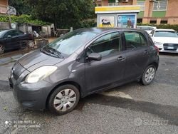 Grigio Usata 2009 Toyota Yaris Luxury Tre volumi | 2300 € (Super prezzo)