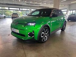 Verde Usata 2024 Renault 5 E-Tech Komfort Due volumi | 28.390 € (Ottimo prezzo)