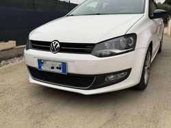 Bianco Usata 2013 VW Polo Comfortline Tre volumi | 7500 € (Buon prezzo)