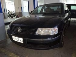 Nero Usata 1997 VW Passat Highline Tre volumi | 2500 € (Buon prezzo)