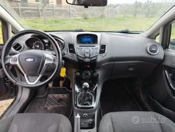 Nero Usata 2015 Ford Fiesta Due volumi | 4600 € (Buon prezzo)
