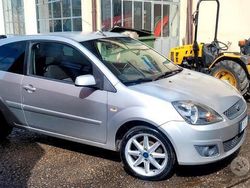 Usata 2008 Ford Fiesta Due volumi | 3500 € (Cara)
