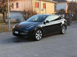 Nero Usata 2024 Tesla Model Y RWD SUV | 33.900 € (Buon prezzo)