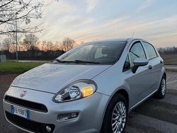 Grigio Usata 2016 Fiat Punto Lounge Tre volumi | 5800 € (Buon prezzo)