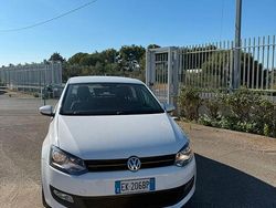 Bianco Usata 2011 VW Polo Comfortline Tre volumi | 4200 € (Buon prezzo)