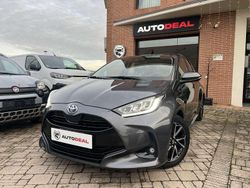 Grigio Usata 2023 Toyota Yaris Hybrid Trend Tre volumi | 18.000 € (Buon prezzo)