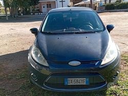 Grigio Usata 2009 Ford Fiesta Titanium Due volumi | 2000 € (Ottimo prezzo)