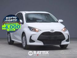 Bianco Nuova 2025 Toyota Yaris Hybrid Active Tre volumi | 17.078 € (Super prezzo)