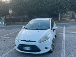 Bianco Usata 2008 Ford Fiesta Due volumi | 2200 €