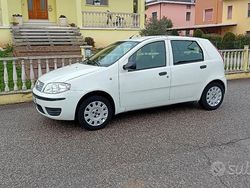 Bianco Usata 2010 Fiat Punto Due volumi | 3900 € (Cara)