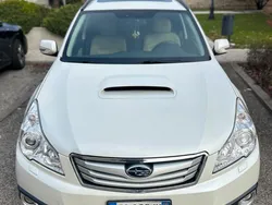 Beige Usata 2010 Subaru Outback SUV | 6300 € (Molto cara)