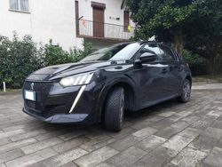 Nero Usata 2022 Peugeot e-208 Due volumi | 18.900 € (Cara)