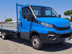Blu/azzurro Usata 2019 Iveco Daily Furgone | 22.000 € (Buon prezzo)