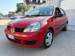 Rosso Usata 2008 Renault Clio II Dynamique Tre volumi | 2500 € (Ottimo prezzo)