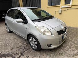 Grigio Usata 2007 Toyota Yaris Sol Tre volumi | 3990 € (Buon prezzo)