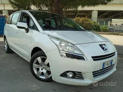 Bianco Usata 2011 Peugeot 5008 Monovolume | 4750 € (Buon prezzo)