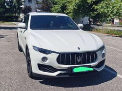 Bianco Usata 2018 Maserati Levante GranLusso SUV | 36.000 € (Buon prezzo)