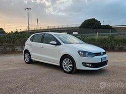 Bianco Usata 2013 VW Polo Comfortline Tre volumi | 7000 € (Buon prezzo)