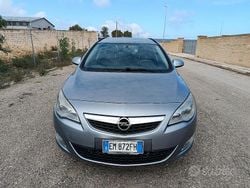 Grigio Usata 2012 Opel Astra Tre volumi | 4000 € (Buon prezzo)