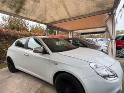 Bianco Usata 2011 Alfa Romeo Giulietta Tre volumi | 6499 € (Buon prezzo)