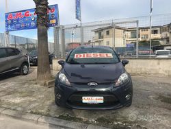 Grigio Usata 2011 Ford Fiesta Titanium Due volumi | 4350 € (Buon prezzo)