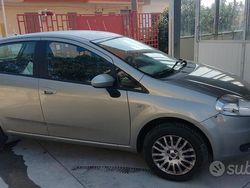 Grigio Usata 2010 Fiat Grande Punto Due volumi | 4000 € (Buon prezzo)