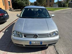 Grigio Usata 2002 VW Golf IV Tre volumi | 2100 € (Buon prezzo)