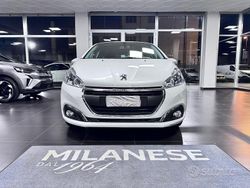 Bianco Usata 2017 Peugeot 208 Allure Due volumi | 8800 € (Buon prezzo)