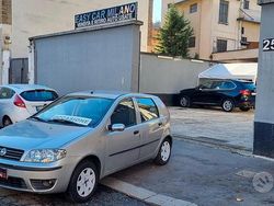 Grigio Usata 2004 Fiat Punto Active Tre volumi | 2500 € (Molto cara)